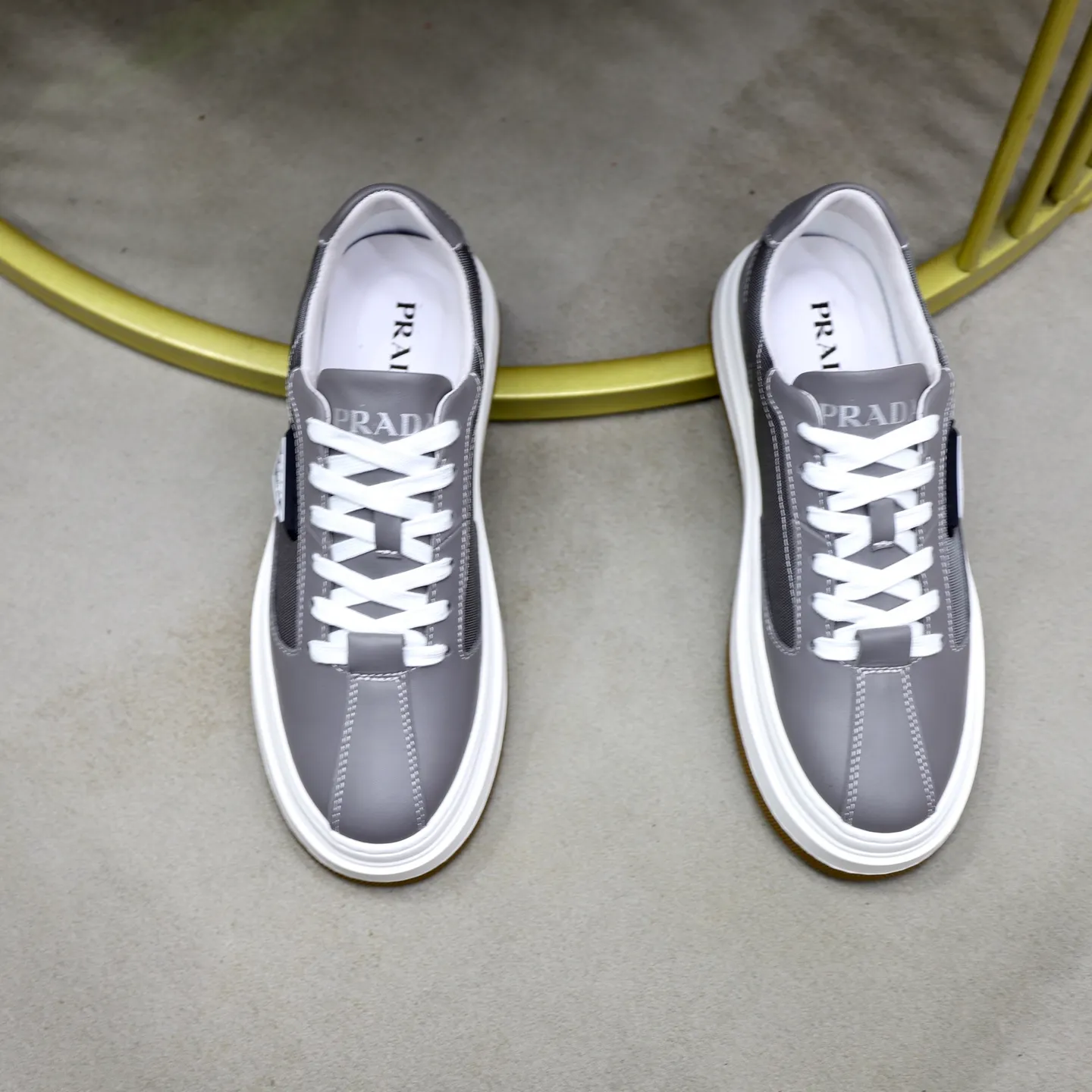 Ex-factory price: 440💰🙅‍♂️🙅‍♂️🙅‍♂️ Brand: PRADA Standard code: 38–44 (45 can be customized) Grade: Same as the official website Material: Original cowhide fabric Comfortable pigskin lining Lightweight wear-resistant outsole Style category: Men's fashionable casual shoes and boots Running sports shoes Distinguished luxury brand elements Top luxury Color: actual picture color